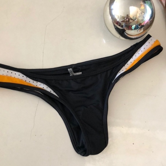 Vitamin A Bikini bottoms size medium NWOT - Picture 1 of 4